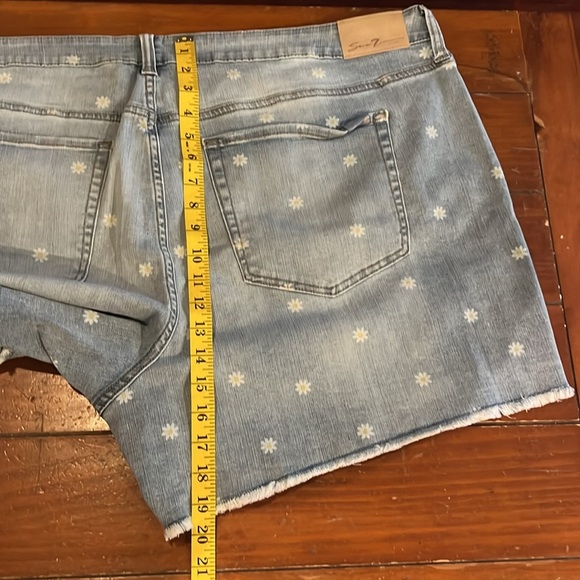 Seven 7 weekend shorts Jeans Daisy fray hem comfort stretch size 24 NWT - Picture 7 of 7